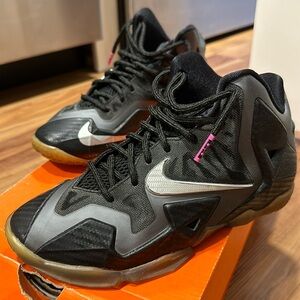 Lebron XI Miami Size 4Y release date: 12/14/2013